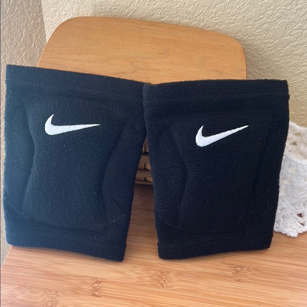 Nike Black M/L knee pads, GUC